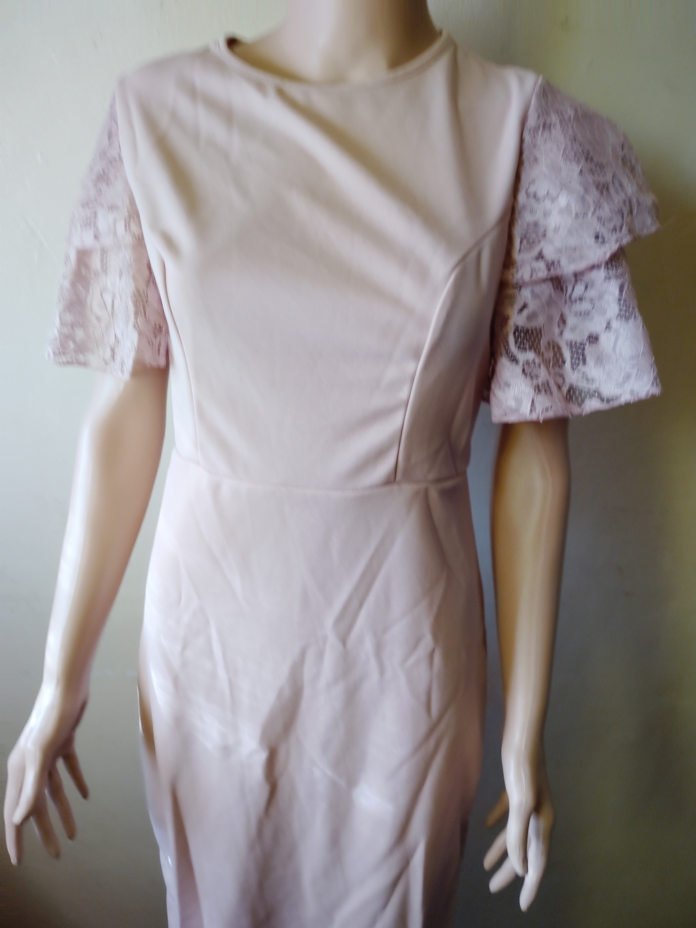 Chic Lace-Sleeve Midi Dress in Blush Pink